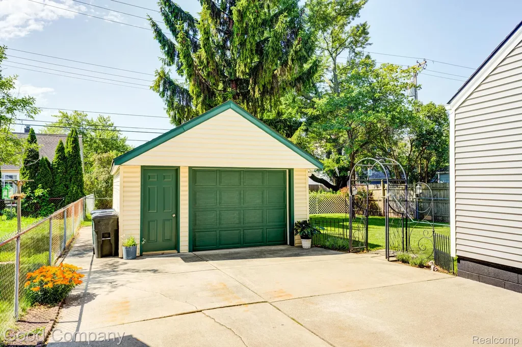 2270 Chestnut Street Ferndale City MI 48220
