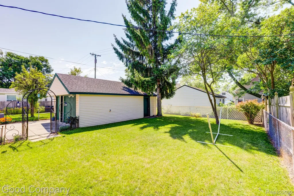 2270 Chestnut Street Ferndale City MI 48220