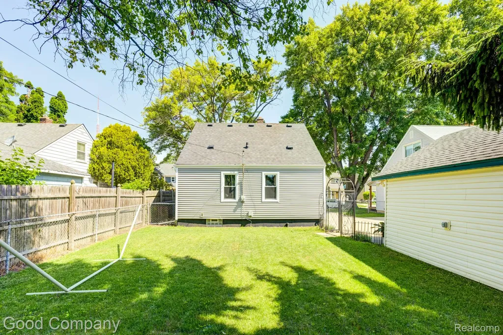 2270 Chestnut Street Ferndale City MI 48220