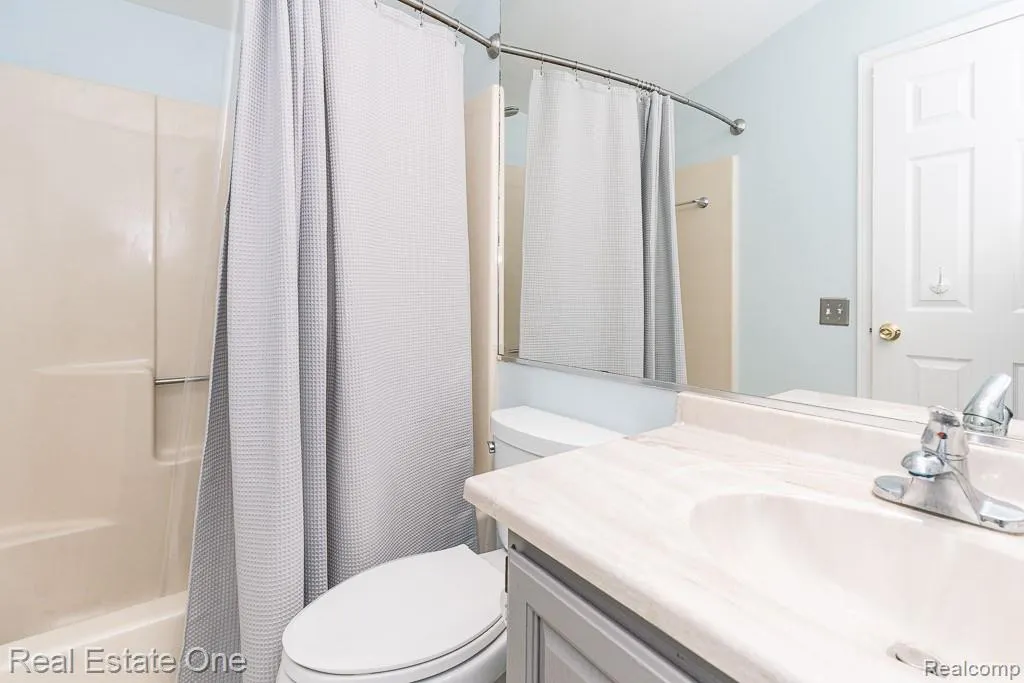 606 Whitney Drive Rochester Hills City MI 48307