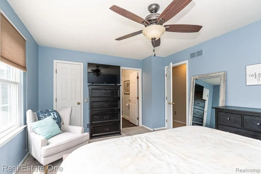 606 Whitney Drive Rochester Hills City MI 48307