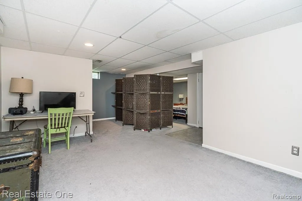 606 Whitney Drive Rochester Hills City MI 48307