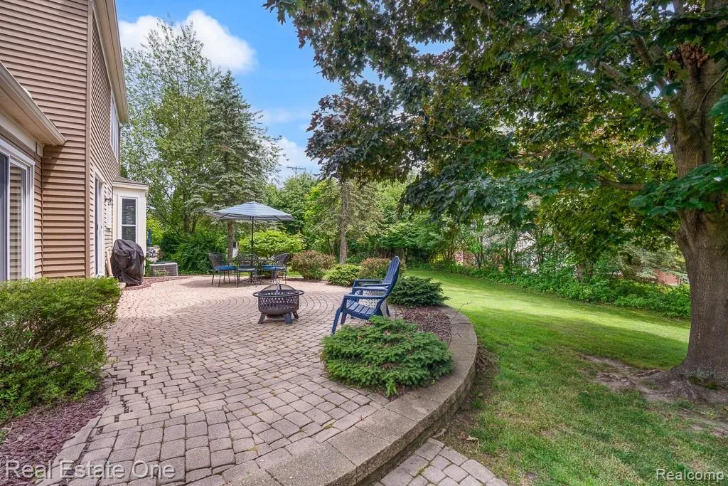 606 Whitney Drive Rochester Hills City MI 48307