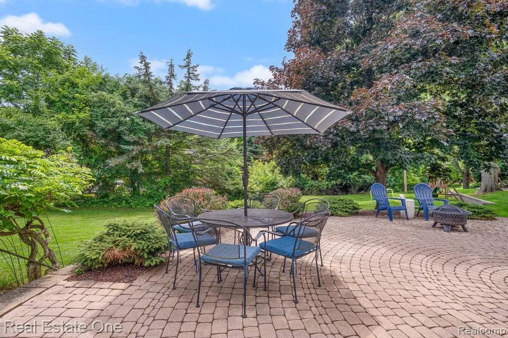 606 Whitney Drive Rochester Hills City MI 48307