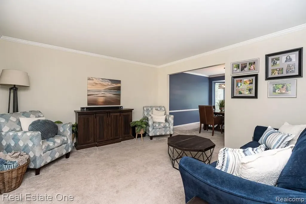 606 Whitney Drive Rochester Hills City MI 48307