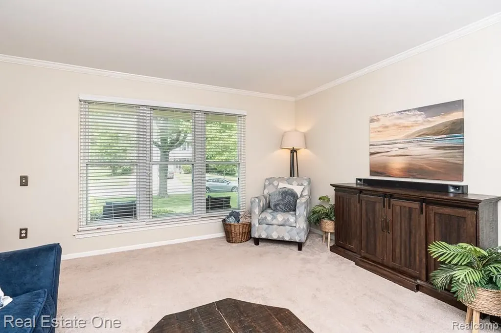 606 Whitney Drive Rochester Hills City MI 48307