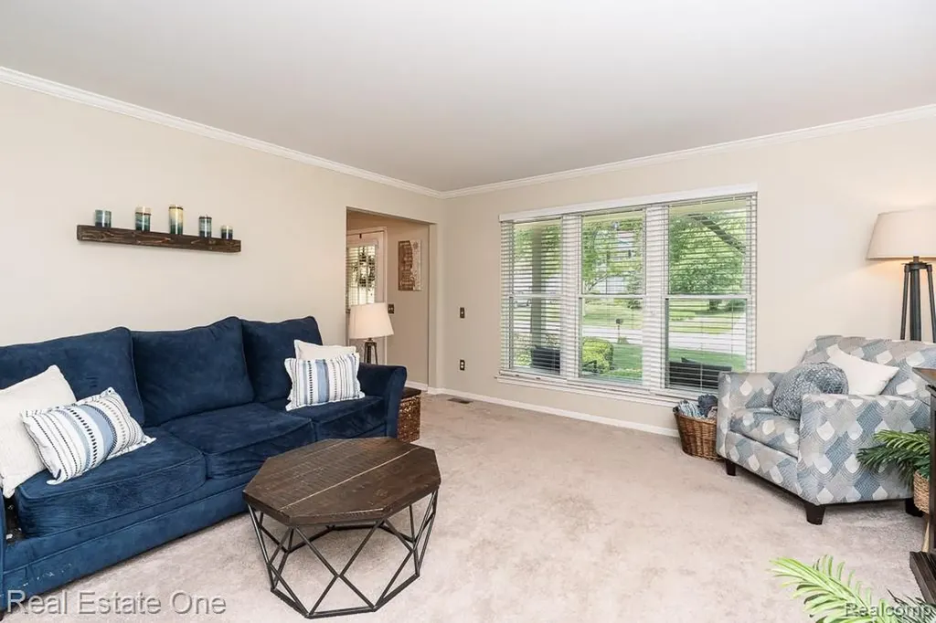 606 Whitney Drive Rochester Hills City MI 48307