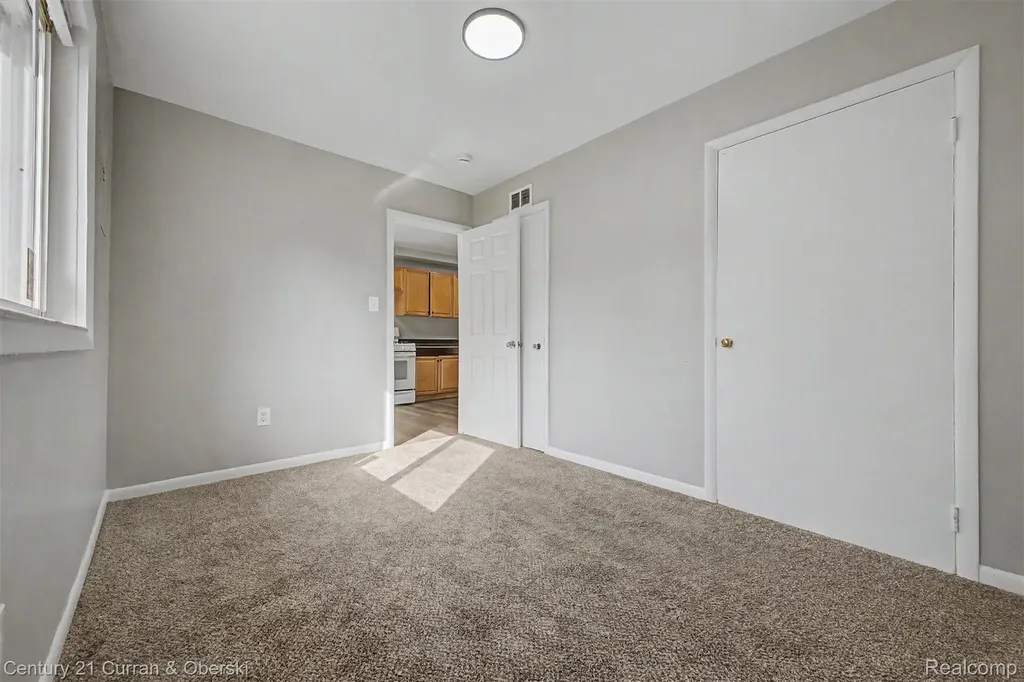 1432 Charter Street Lincoln Park City MI 48146
