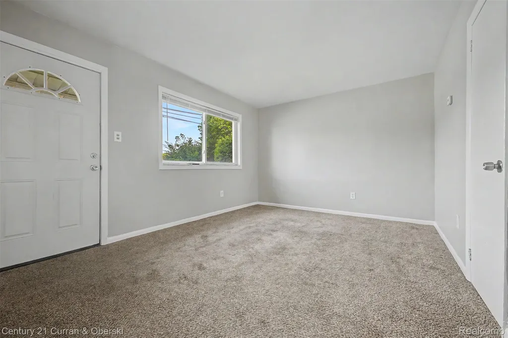 1432 Charter Street Lincoln Park City MI 48146