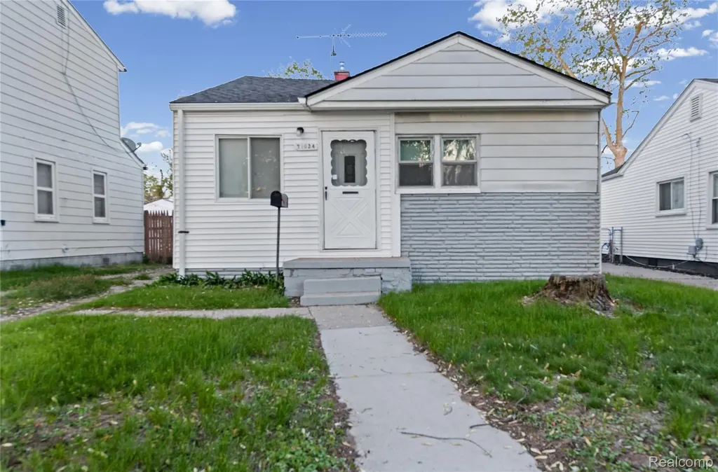21034 Audrey Avenue Warren City MI 48091