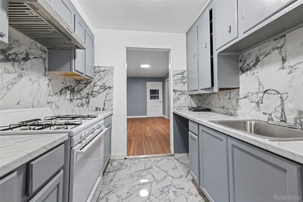 21034 Audrey Avenue Warren City MI 48091