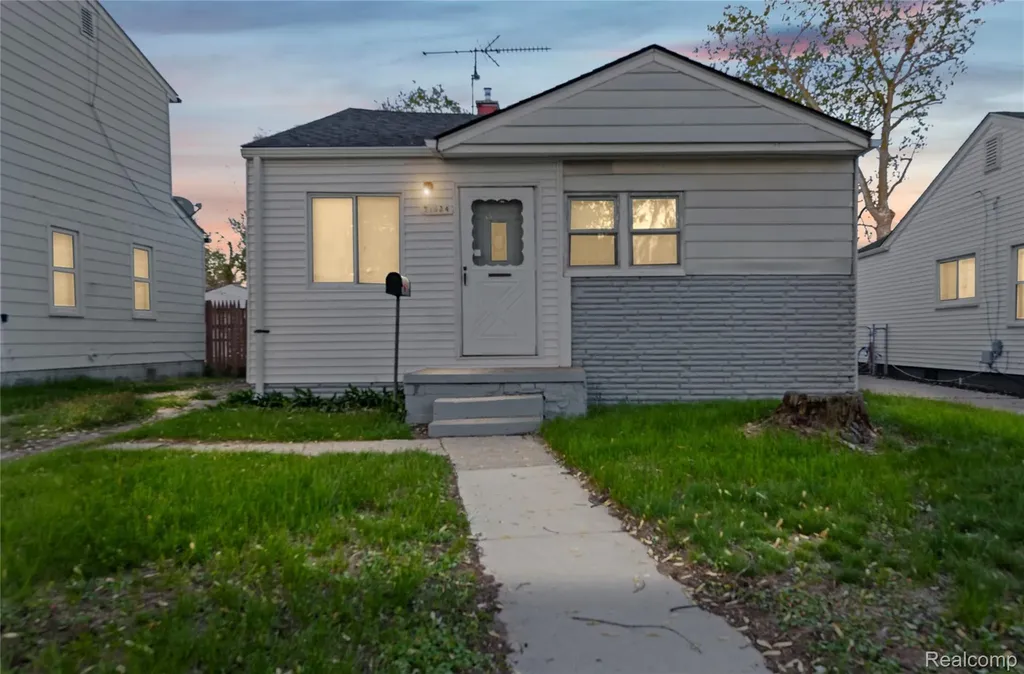 21034 Audrey Avenue Warren City MI 48091