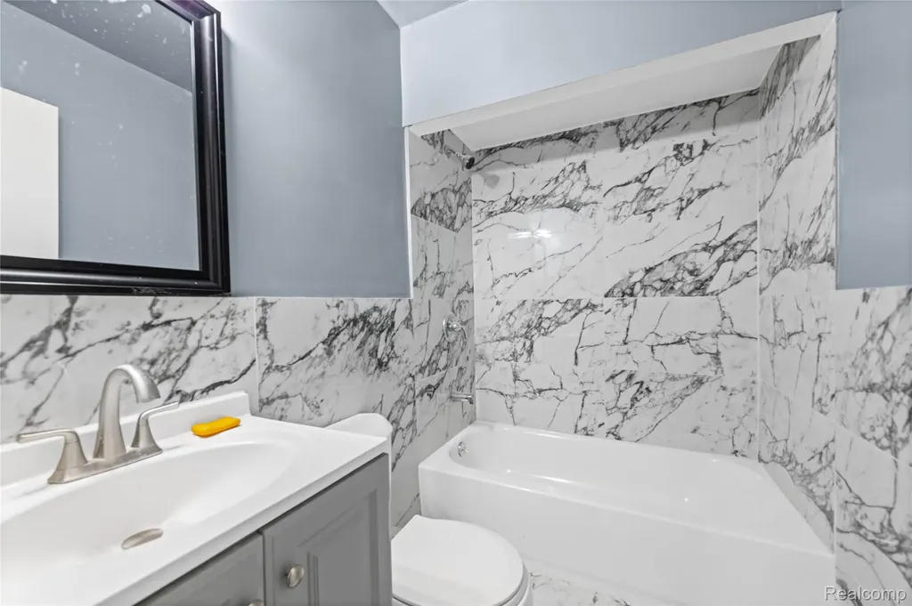 21034 Audrey Avenue Warren City MI 48091