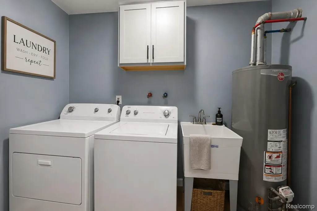 21034 Audrey Avenue Warren City MI 48091