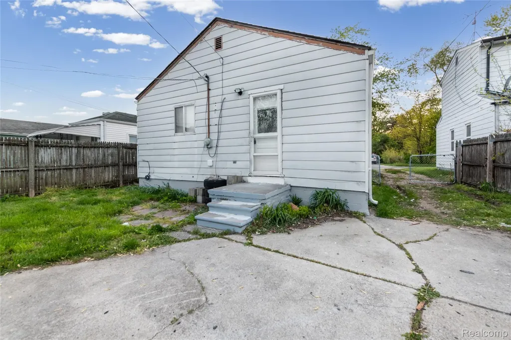 21034 Audrey Avenue Warren City MI 48091