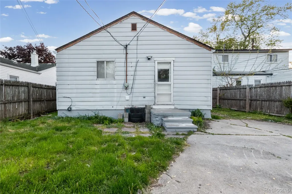 21034 Audrey Avenue Warren City MI 48091