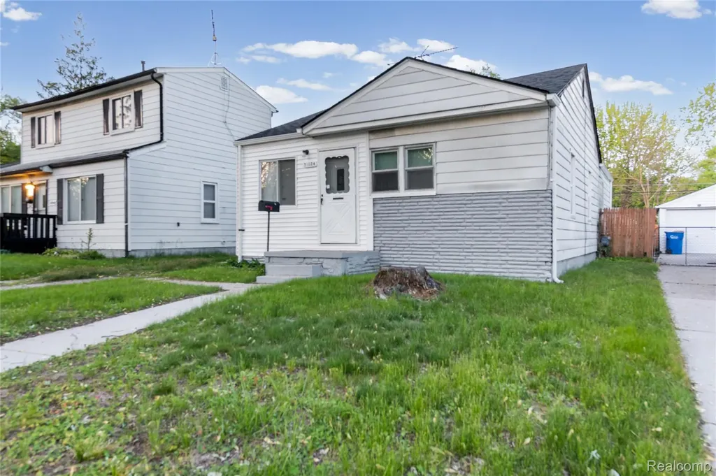 21034 Audrey Avenue Warren City MI 48091