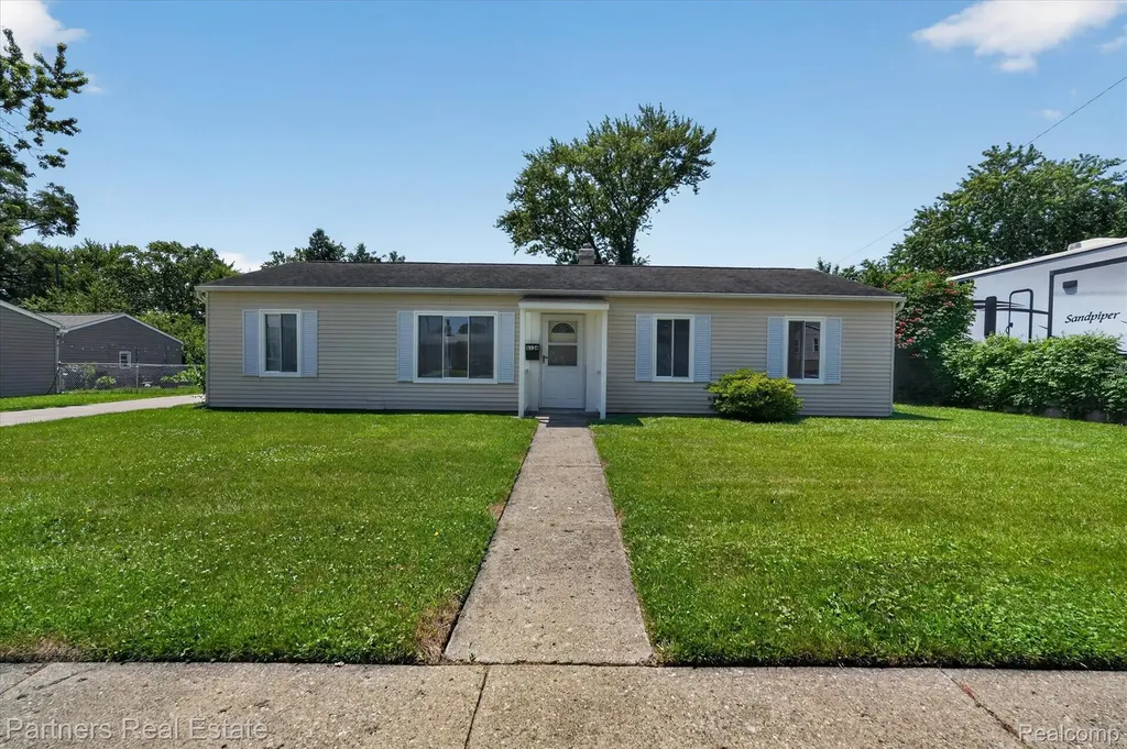 Green Oak Township MI, 6134 Stephen