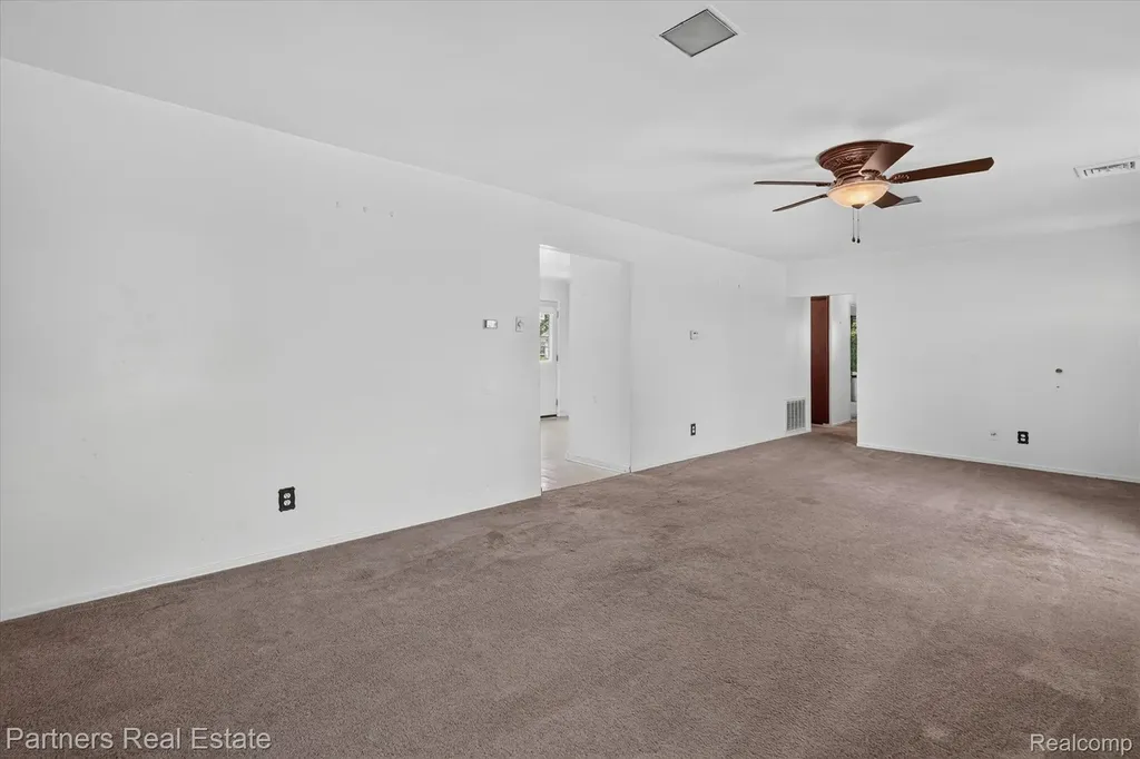 6134 Stephen Green Oak Township MI 48116