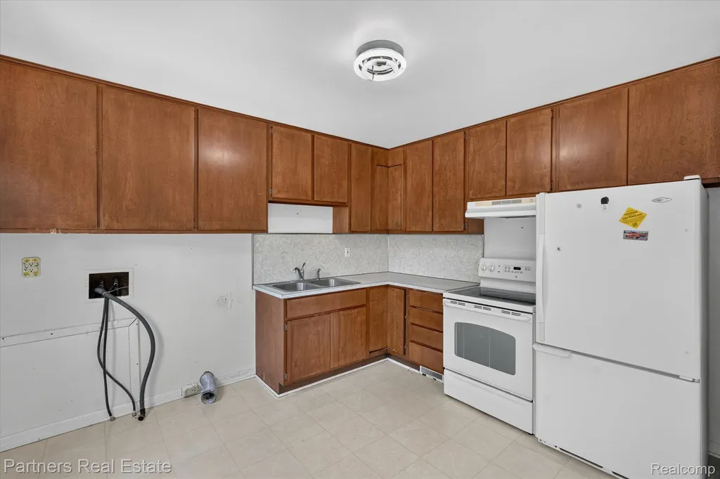 6134 Stephen Green Oak Township MI 48116