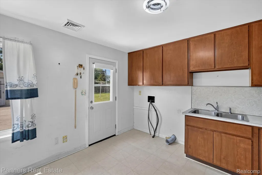 6134 Stephen Green Oak Township MI 48116