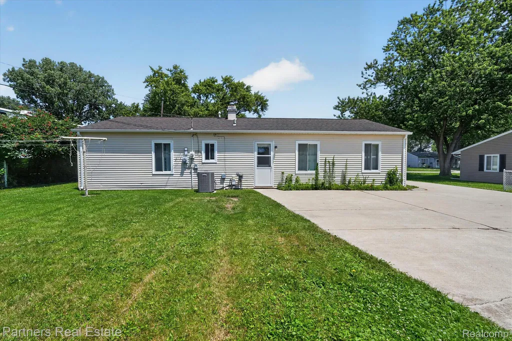 6134 Stephen Green Oak Township MI 48116