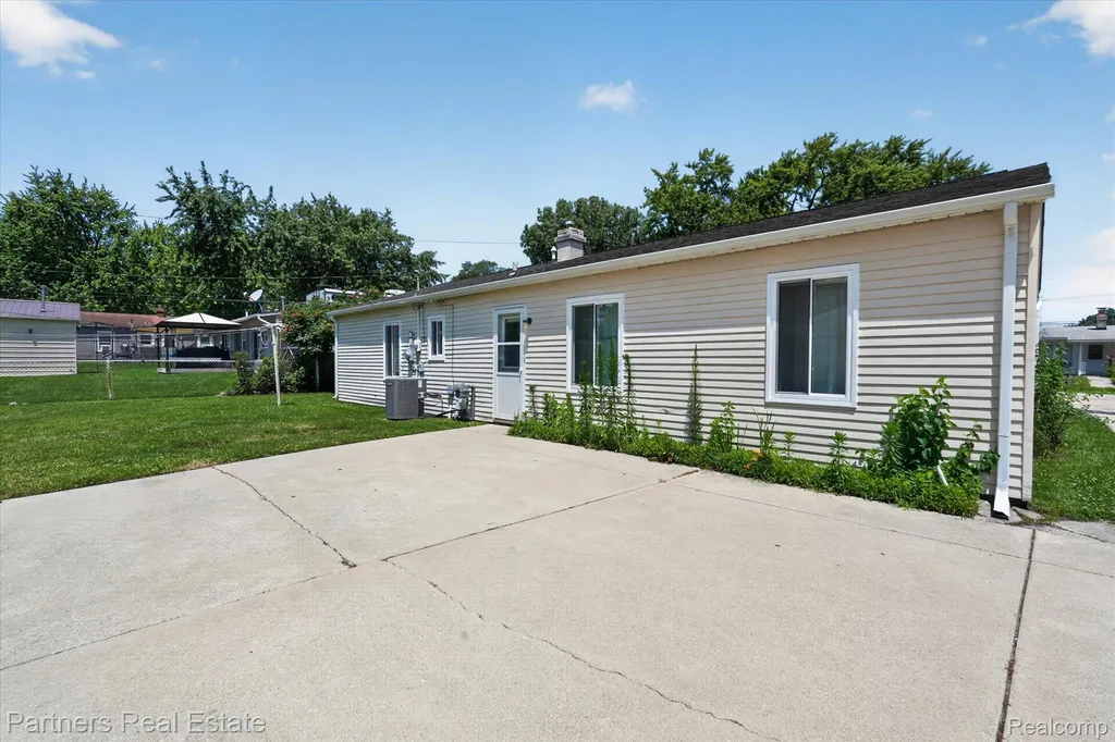 6134 Stephen Green Oak Township MI 48116