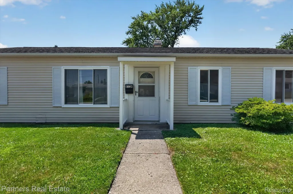 6134 Stephen Green Oak Township MI 48116