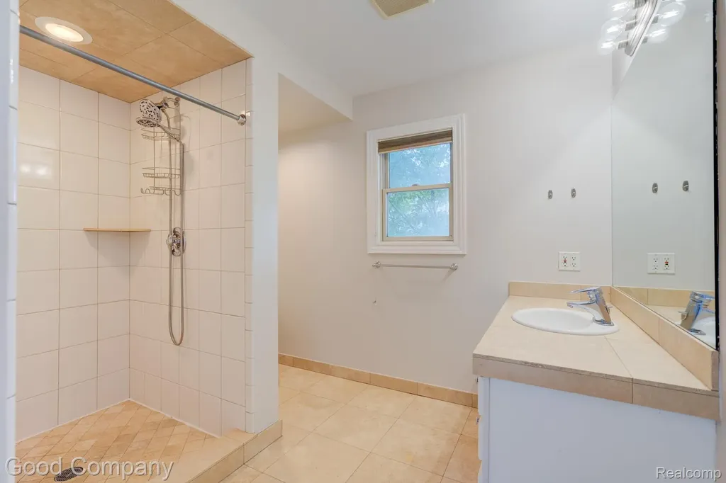 1800 Cummings Avenue Berkley City MI 48072