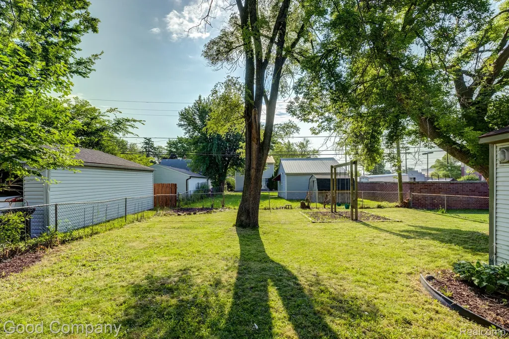 1800 Cummings Avenue Berkley City MI 48072