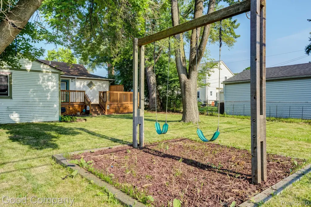 1800 Cummings Avenue Berkley City MI 48072