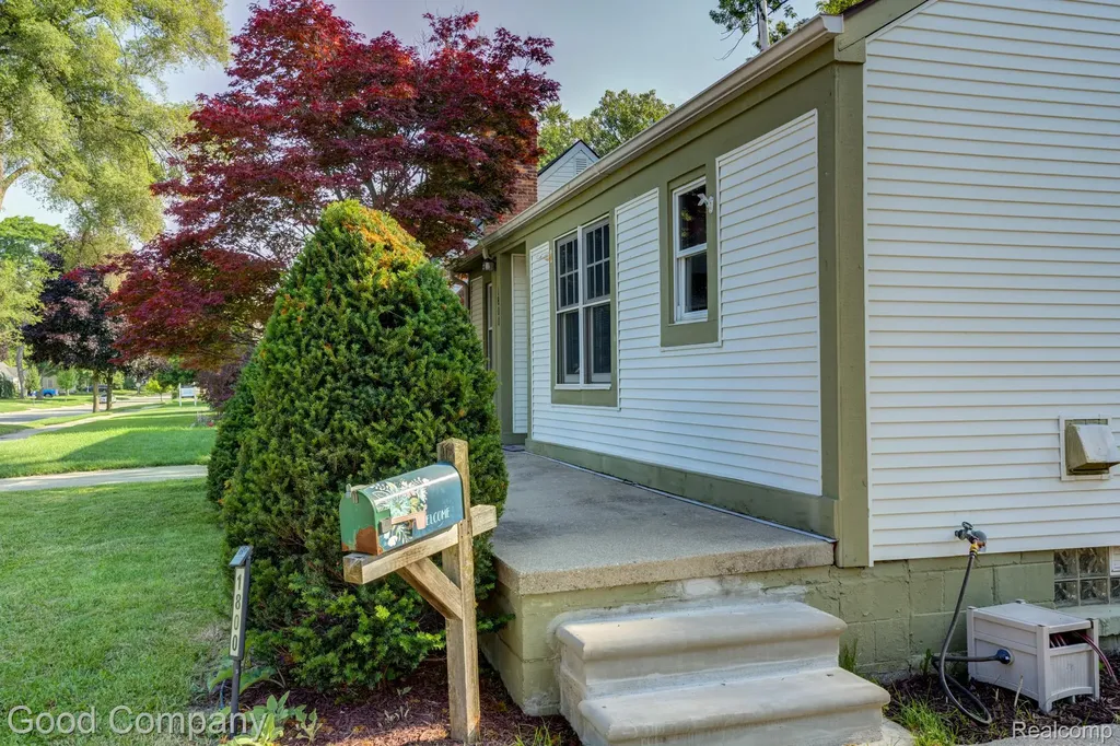 1800 Cummings Avenue Berkley City MI 48072