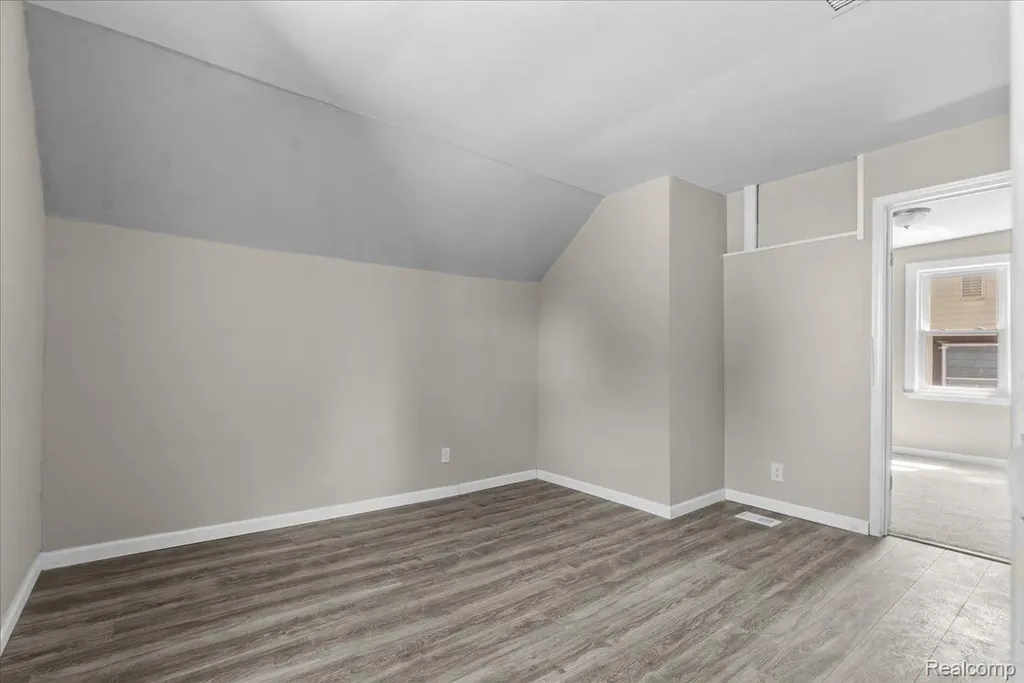 7220 Hupp Avenue Warren City MI 48091