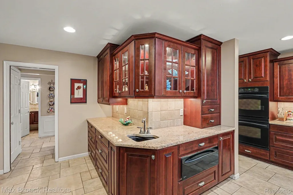 3794 Shellmarr Lane Bloomfield Hills City MI 48302