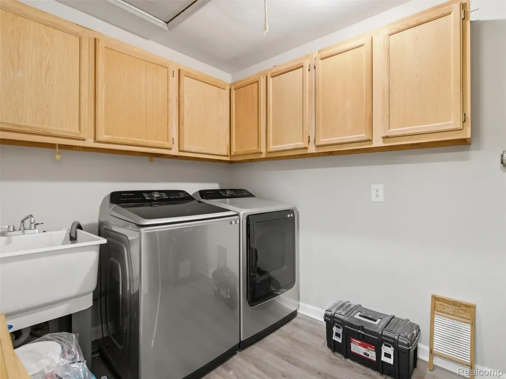23648 Cottrell Street Clinton Charter Township MI 48035