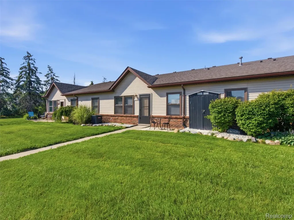 23648 Cottrell Street Clinton Charter Township MI 48035