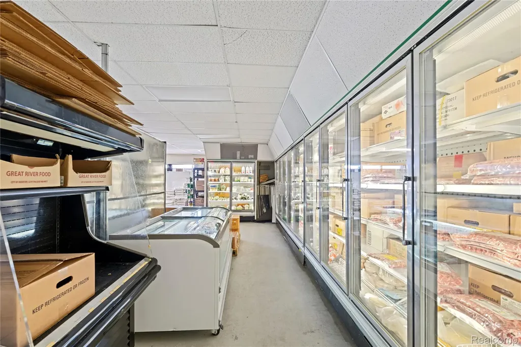 2510 Dixie Highway Waterford Charter Township MI 48328