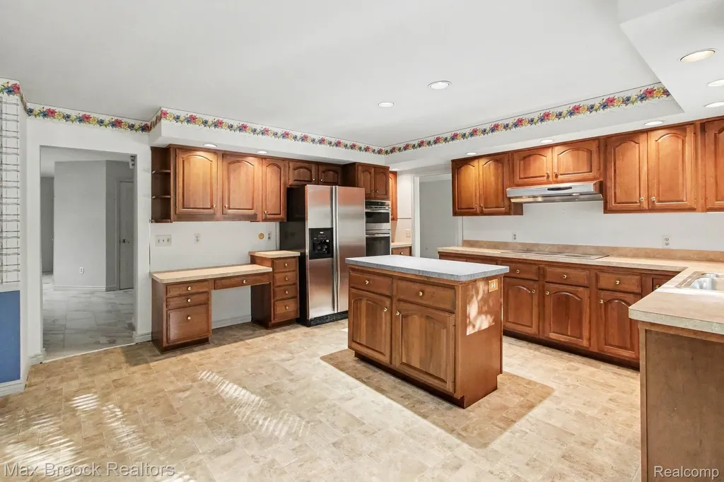 21850 Dover Court Beverly Hills Village MI 48025