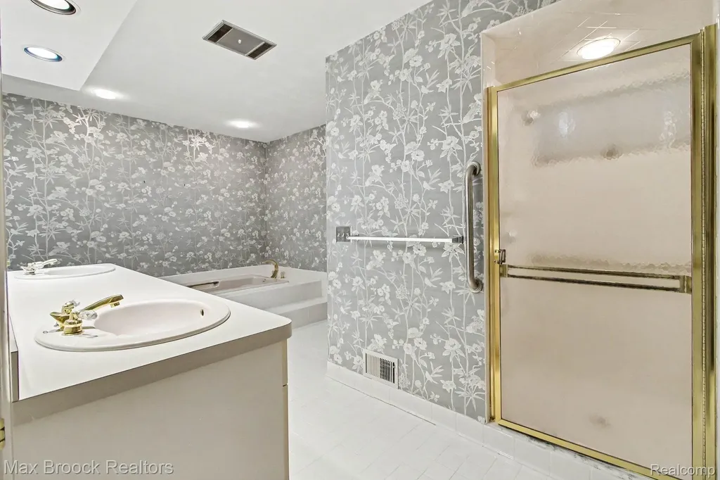 21850 Dover Court Beverly Hills Village MI 48025