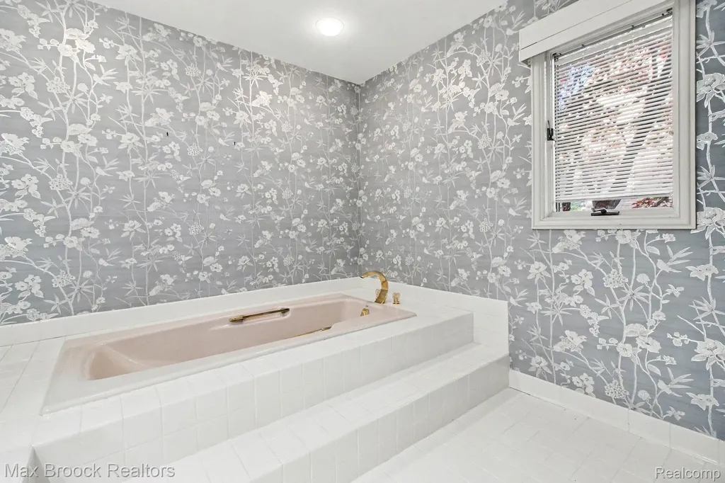21850 Dover Court Beverly Hills Village MI 48025
