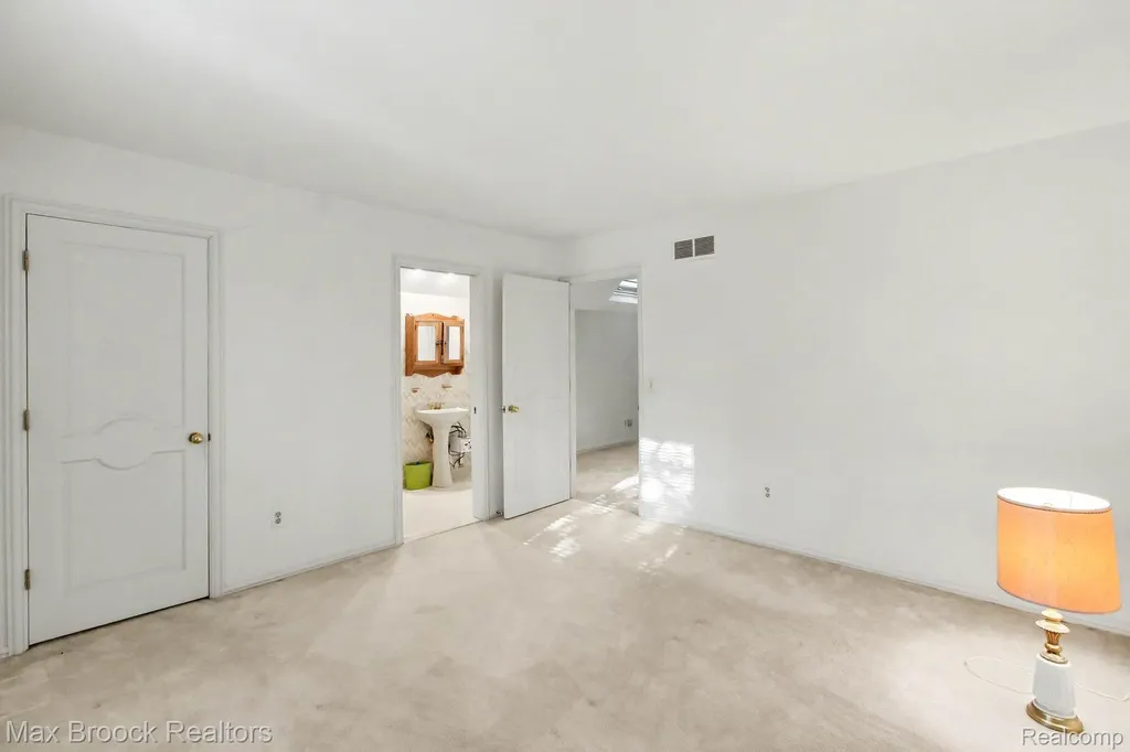 21850 Dover Court Beverly Hills Village MI 48025