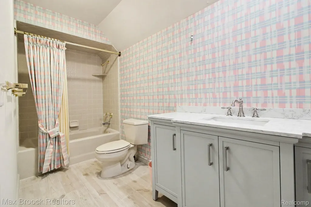 21850 Dover Court Beverly Hills Village MI 48025