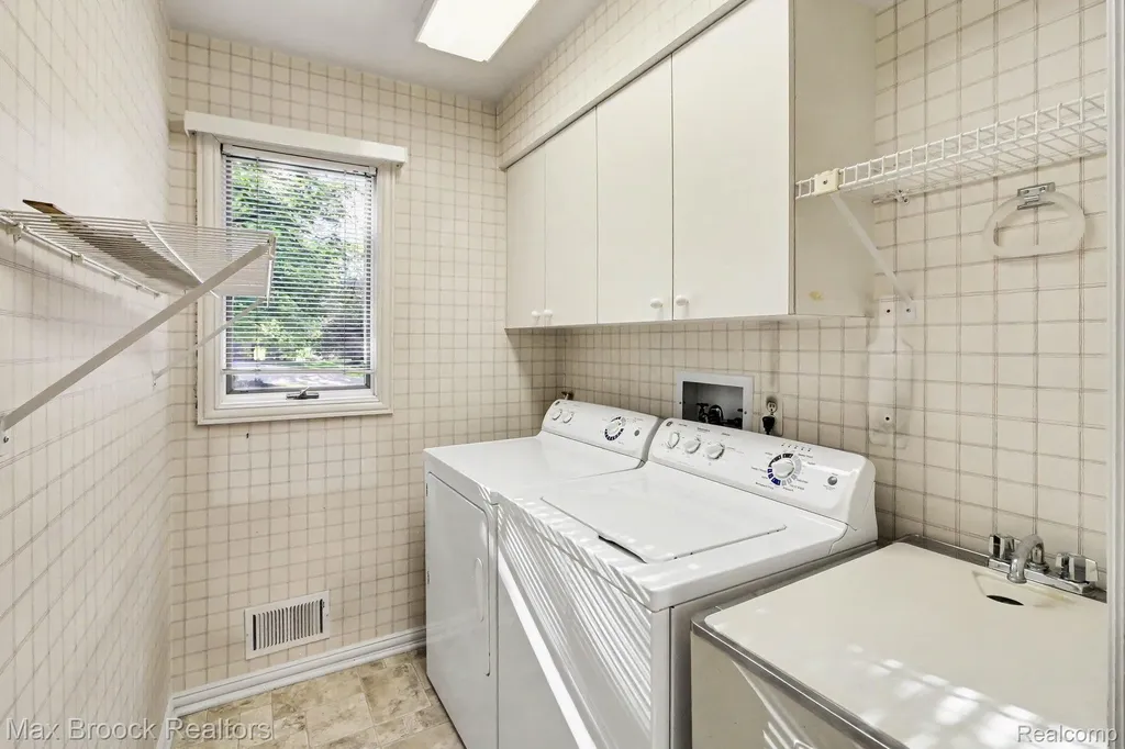 21850 Dover Court Beverly Hills Village MI 48025