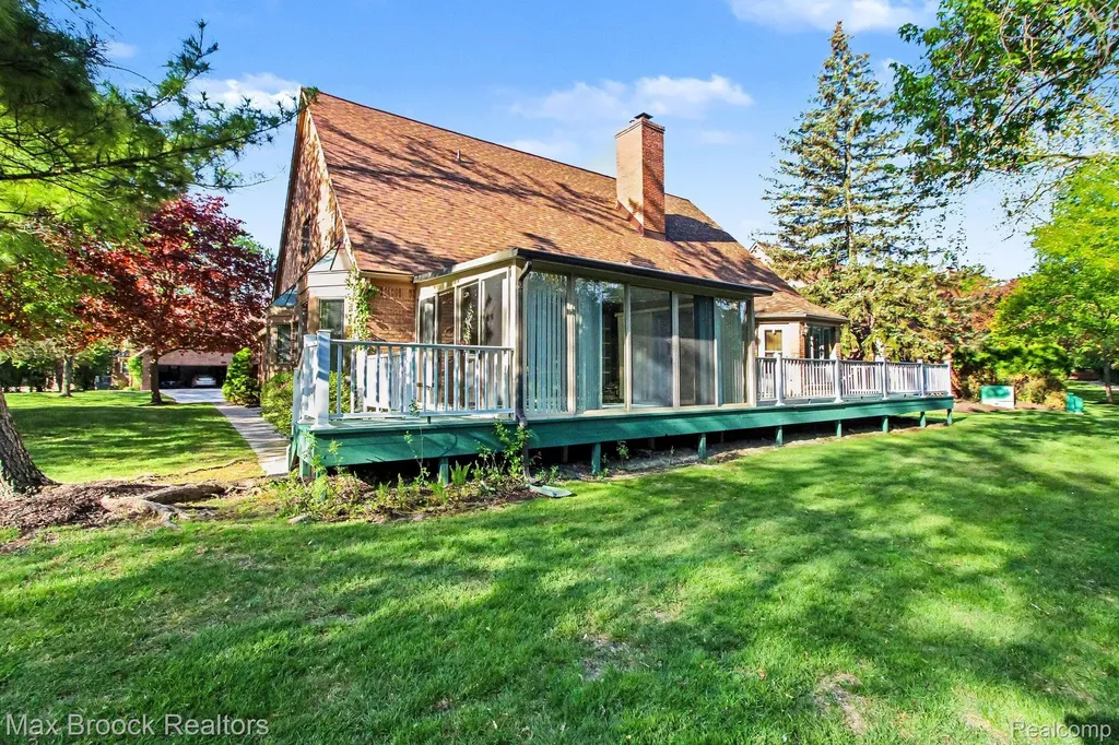 21850 Dover Court Beverly Hills Village MI 48025