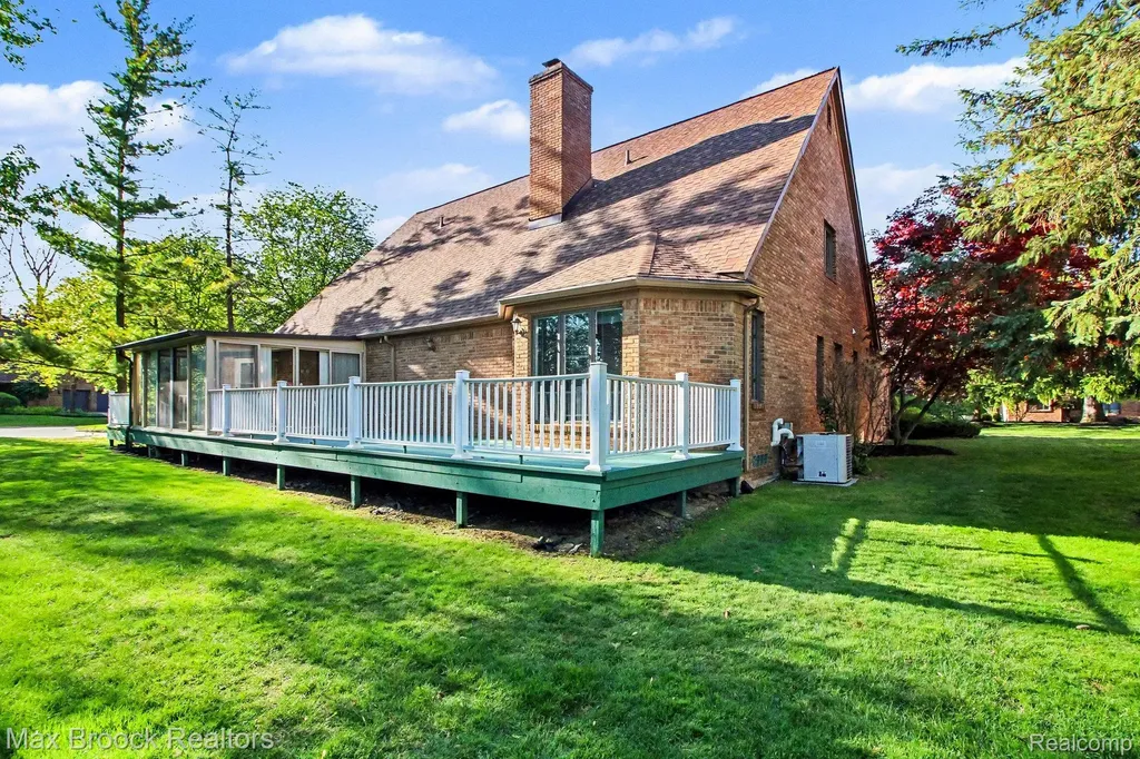 21850 Dover Court Beverly Hills Village MI 48025