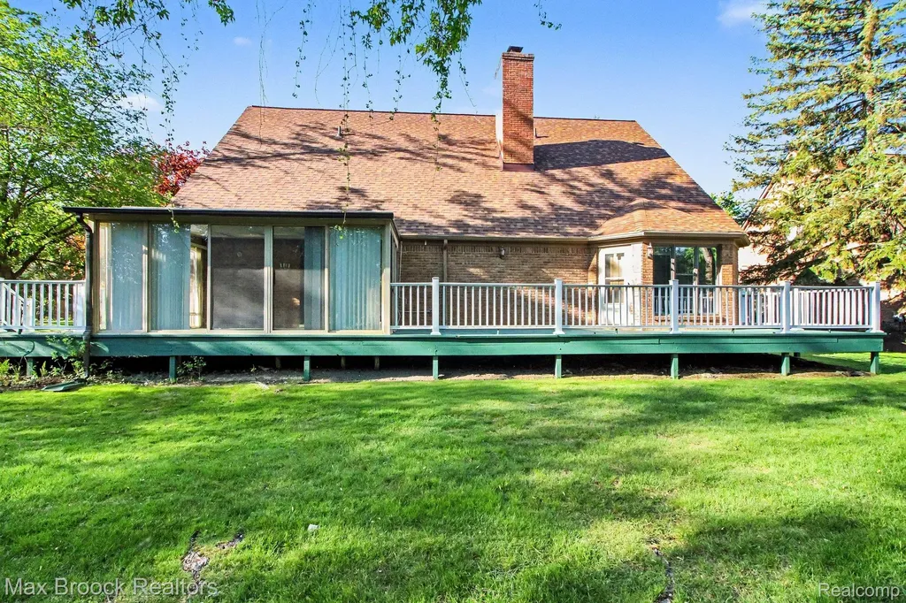 21850 Dover Court Beverly Hills Village MI 48025