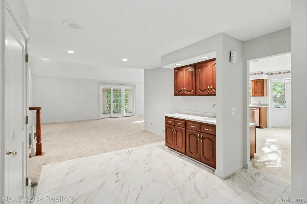 21850 Dover Court Beverly Hills Village MI 48025
