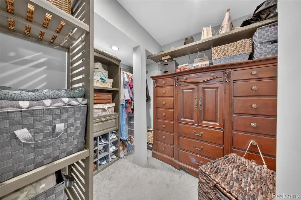 5050 Surfwood Drive Commerce Charter Township MI 48382