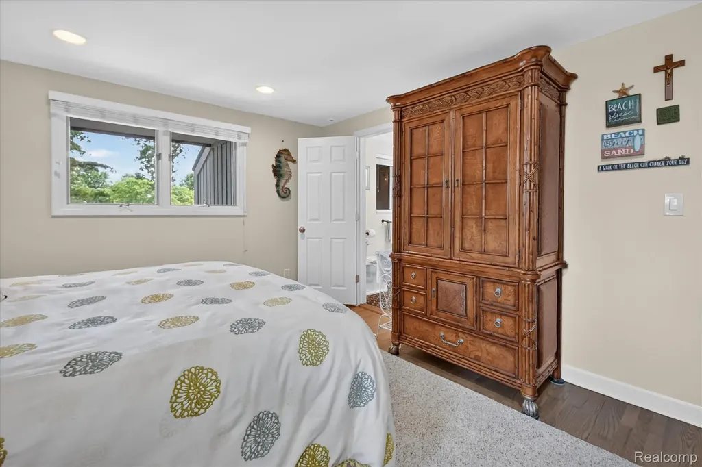 5050 Surfwood Drive Commerce Charter Township MI 48382