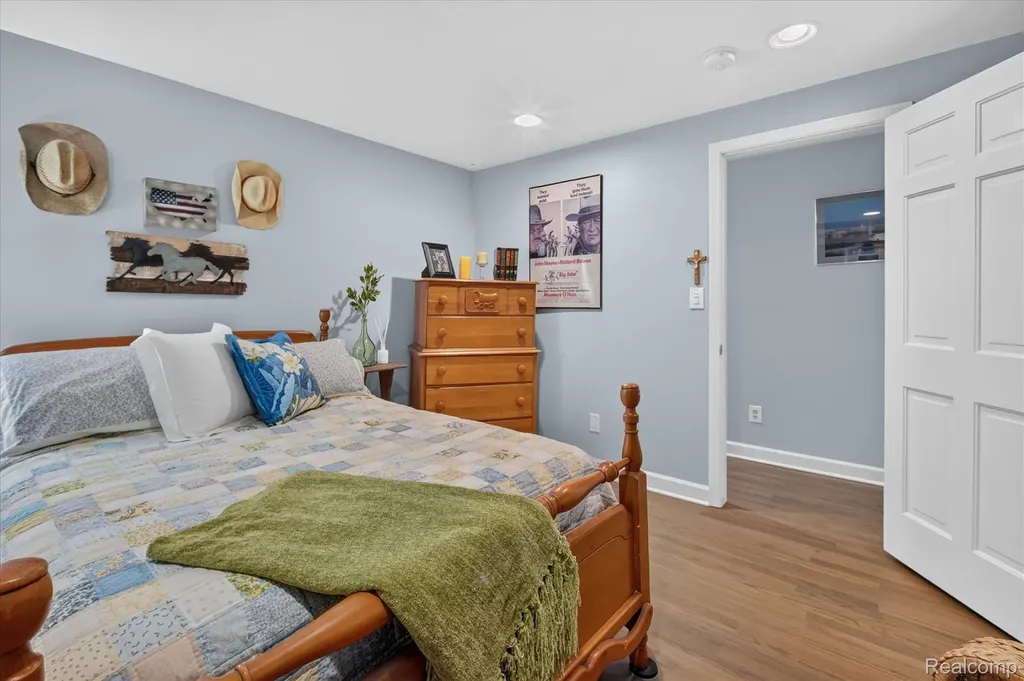 5050 Surfwood Drive Commerce Charter Township MI 48382